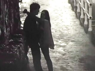 La MILF brune aux gros seins Ariella Ferrera se fait pilonner en film porno streaming vf mish et en levrette