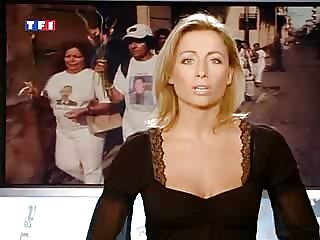 Une nana aux cheveux noirs et film porno français maman torride plaît à deux mecs fébriles