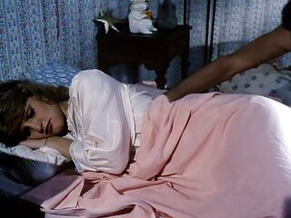 La x vidéo français douce ange Gina Gerson réveille son petit ami avec une pipe sensuelle tôt le matin