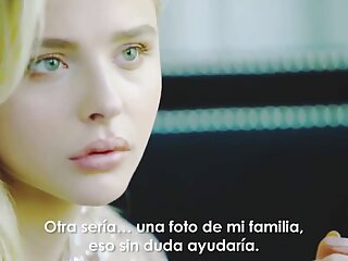 Laura Six, une adolescente films gratuits porno francais blonde maigre et lascive, suce profondément et chevauche.